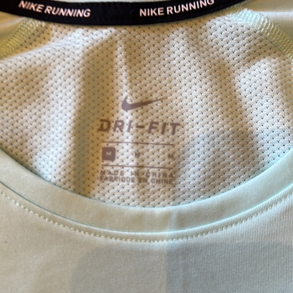 Nike Dri Fit Womans Short Sleeve Top mint green color Size M - Picture 4 of 9